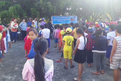Trường tiểu học Vĩnh Bình Nam 4 tổ chức ngoại khóa “Phòng tránh tai nạn đuối nước”