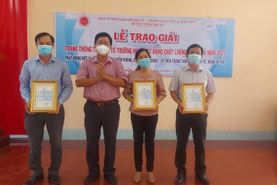 Công bố và trao giải trang tin điện tử các trường thuộc huyện Vĩnh Thuận năm 2021