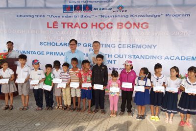 Công ty Điều hành Dầu khí Phú Quốc trao tặng học bổng cho học sinh huyện vĩnh thuận