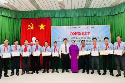 Thầy Nguyễn Chí Đại, giáo viên trường THCS Vĩnh Phong 2 đạt giải nhì trong hội thi bảo vệ nền tảng tư tưởng của Đảng trong đấu tranh phản bác các quan điểm sai trái thù địch